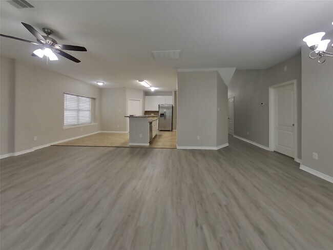Foto del edificio - 8026 N Tarrytown Crossing Dr