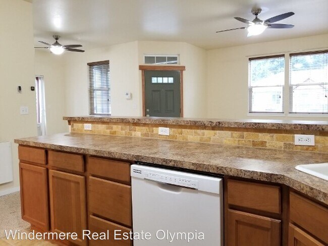 Foto del edificio - 2 br, 2 bath House - 5215 66th Ave SE