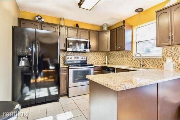 Building Photo - 4 br, 2.5 bath House - 136 Boardwalk