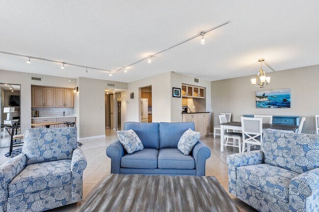 Foto del edificio - Fully Furnished Beautiful 2 Bedroom Seascape Towers Oceanfront Condo