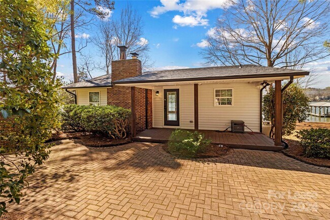 Building Photo - 118 Revere Dr