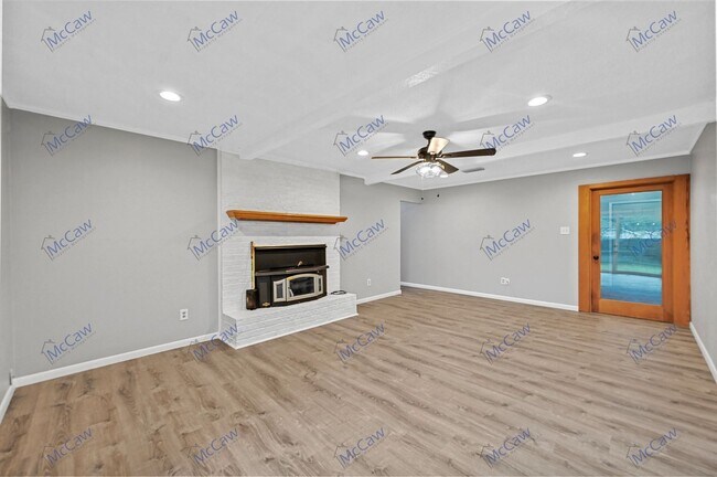 Building Photo - 3/2 w/ Modern Updates in Fort Worth!