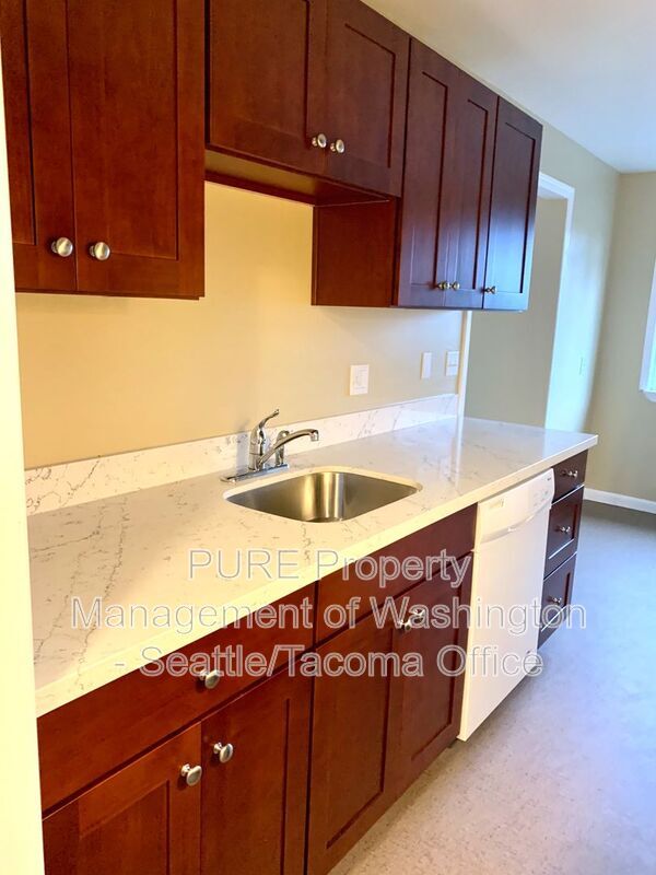 Building Photo - 7919 35th Ave SW