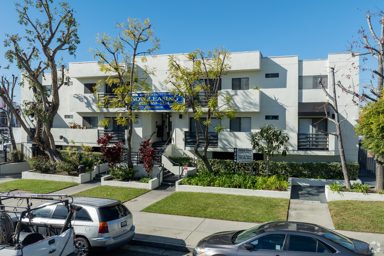 Primary Photo - Oxford Court Apartments