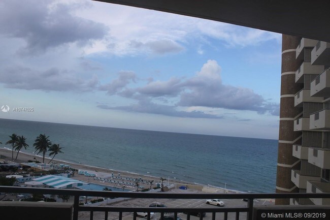 Foto del edificio - 3180 S Ocean Dr