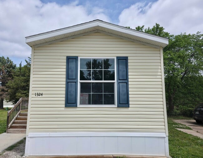 Building Photo - 1324 W Harbour Unit 157
