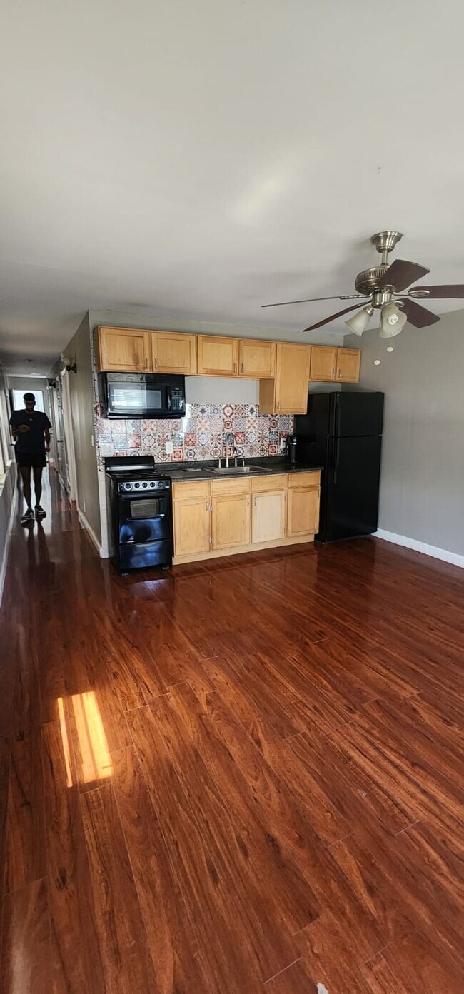 Foto del edificio - 1831 N Warren Ave