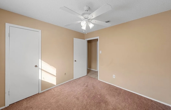 Building Photo - 804 Kipling Dr
