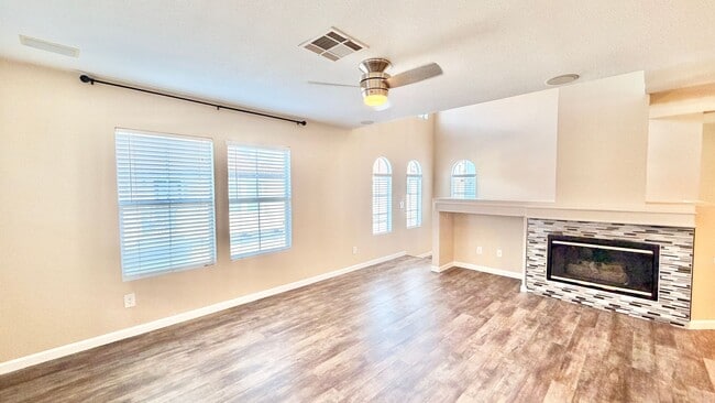 Building Photo - Bright & Lovely Two Story Townhome in the VistaMonte at San Luis Rey HOA Community of Oceanside!