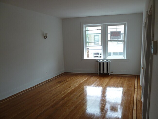Foto del edificio - 311-315 Queen Anne Rd