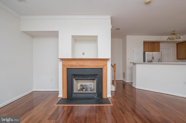 Building Photo - 6806 Sabbarton Pl