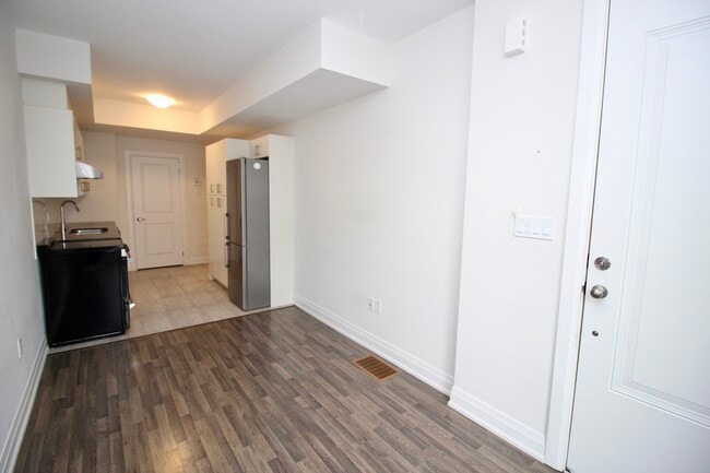 Building Photo - 33 Creekbank Rd