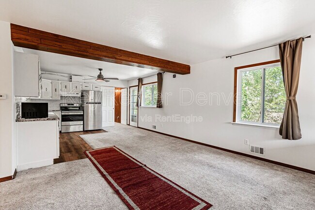 Foto del edificio - 400 Lily Ln