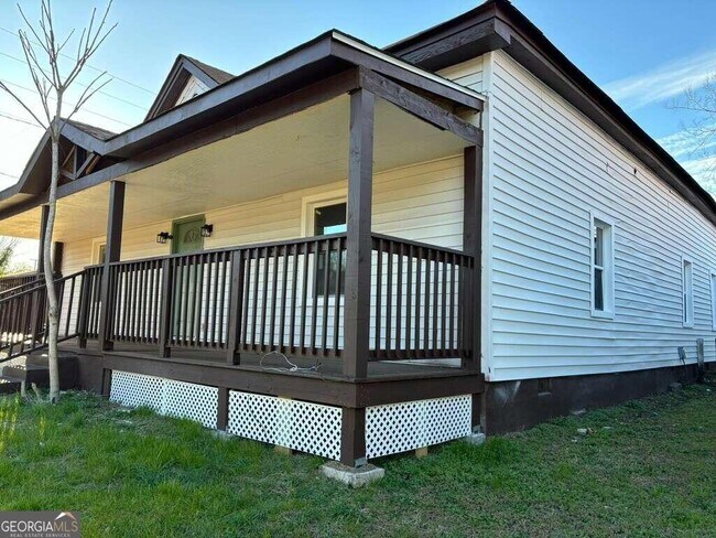 Building Photo - 1195 Lawton Dr