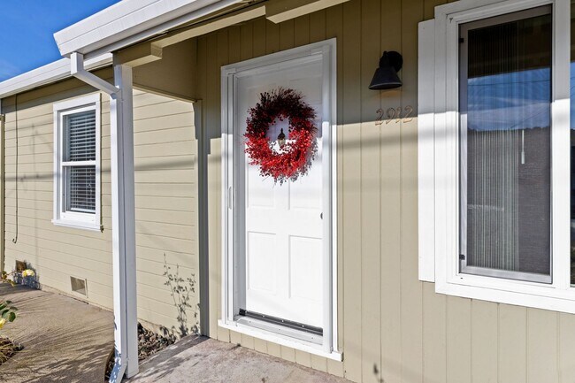 Foto del edificio - Renovated 2 bed 1 bath Westwood Home w/ ga...