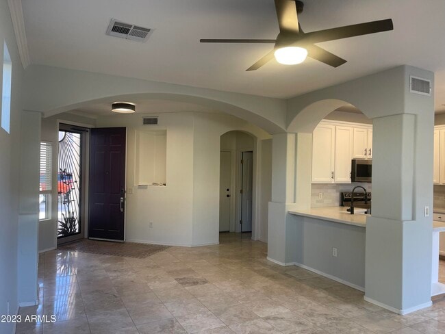 Building Photo - 124 W Mountain Sage Dr
