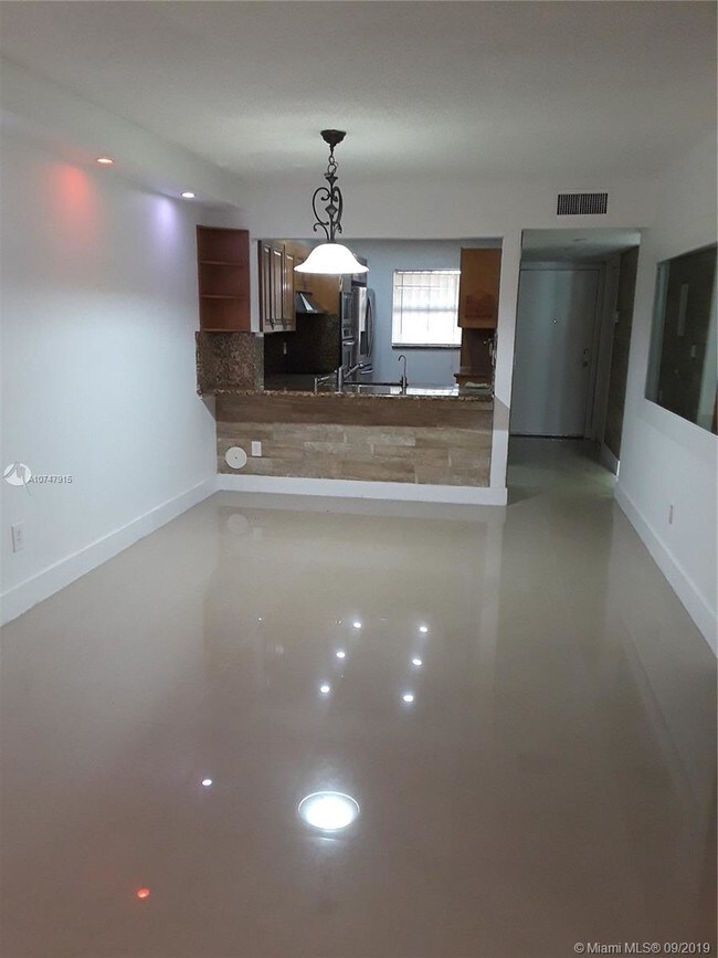 Foto del edificio - 20810 NE 8th Ct