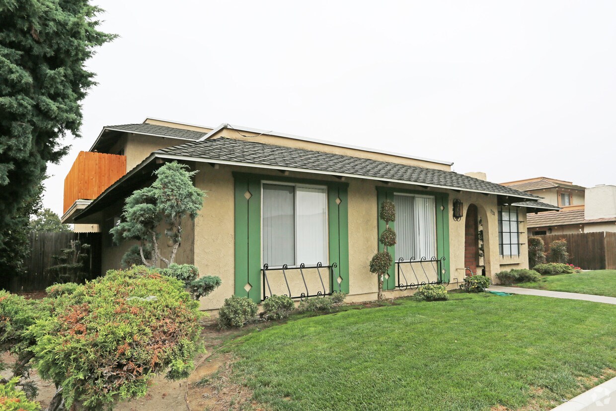 Building Photo - 7320 Corsican Dr