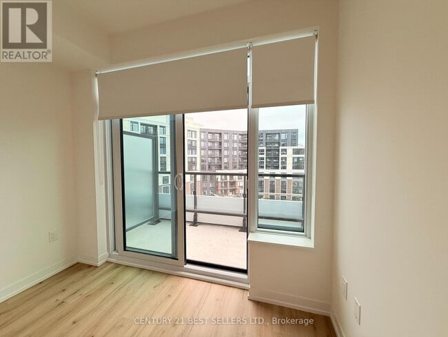 Photo du bâtiment - 2485 Eglinton Ave W