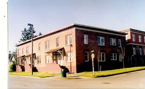 Building Photo - Emmons Apartments