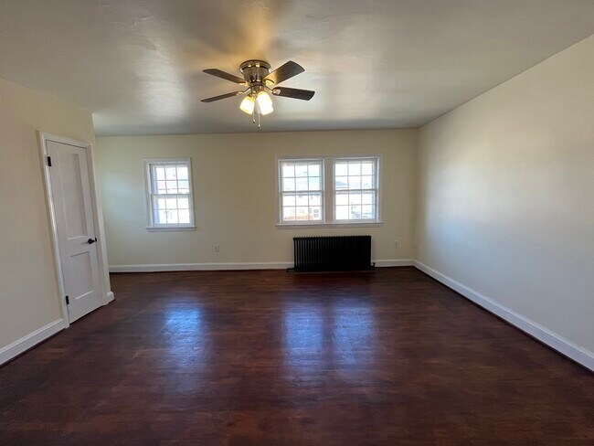 Building Photo - 2827 Clearview Ave