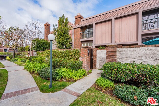 Building Photo - 4549 Alla Rd