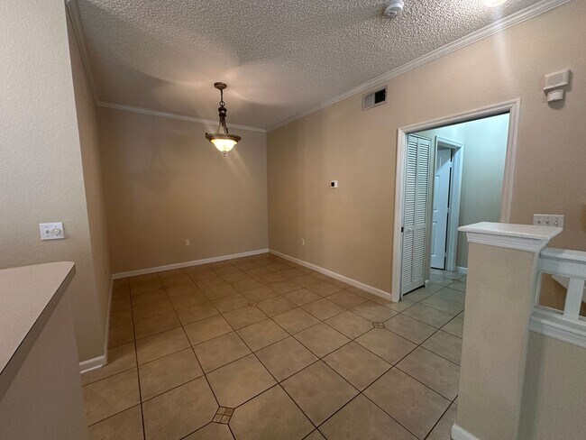 Foto del edificio - 323 Arbor Lakes Cir