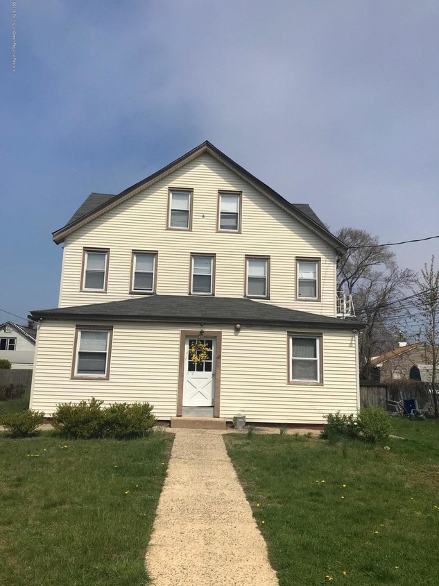 Foto principal - 49 Maple Ave