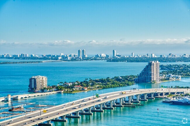 Building Photo - 900 Biscayne