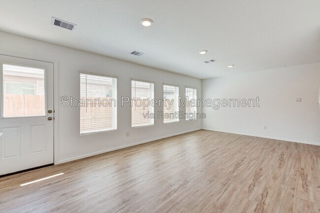 Building Photo - 7418 Clover Chase Dr
