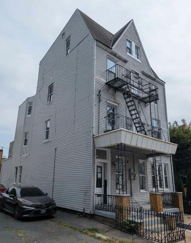 Building Photo - 10 Sherman Pl