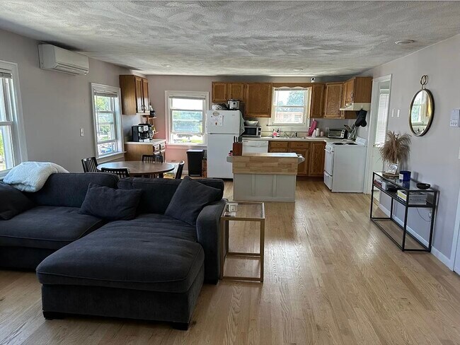 Foto del edificio - 314 E 8th St