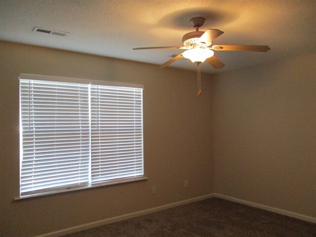 Foto del edificio - 611 Westbury Way