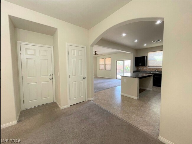 Foto del edificio - 7063 Claythorn Rd