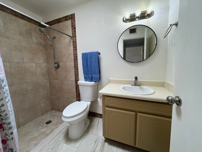 Building Photo - 1936 Paseo de la Luna