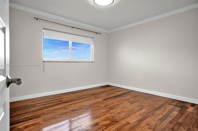 Foto del edificio - 4000 NE 169th St