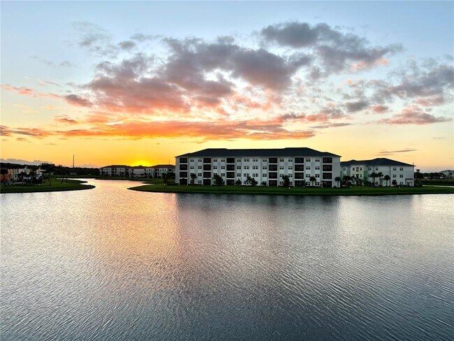 Foto del edificio - 8125 Surf St