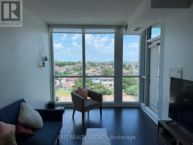 Building Photo - 3985-3985 Grand Park Dr