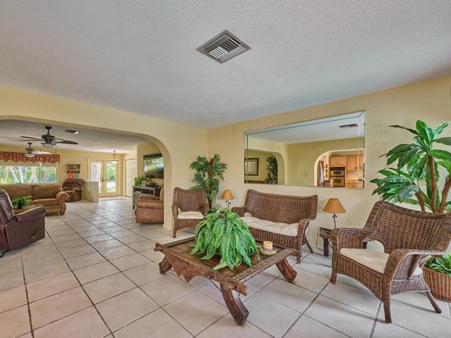 Foto del edificio - 2810 NE 48th Ct
