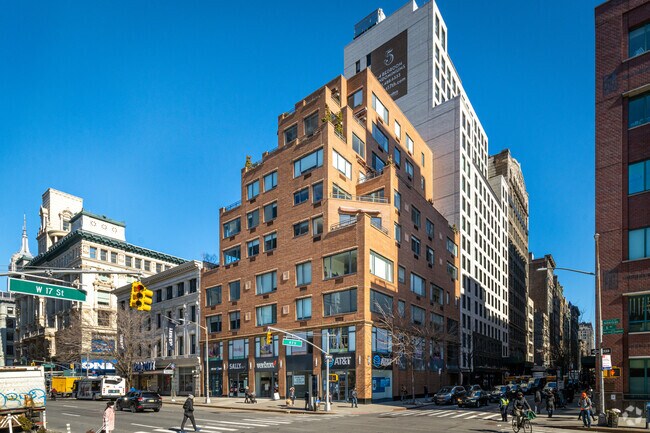 Building Photo - 594-602 Avenue of the Americas