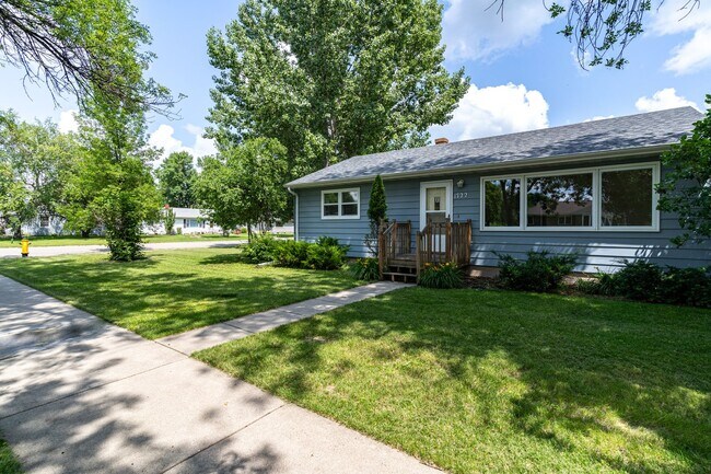 Building Photo - 3 Bedroom, 2 Bath Single Family Home