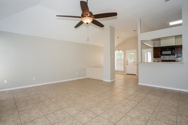 Foto del edificio - 19523 Lake Hollow Ln