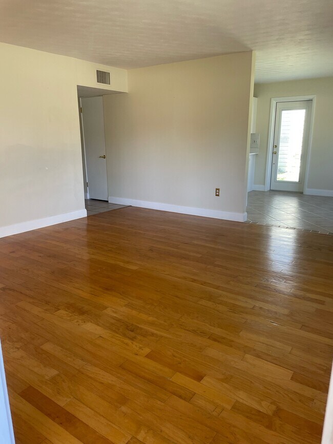 Foto del edificio - 1562 Coconut Dr