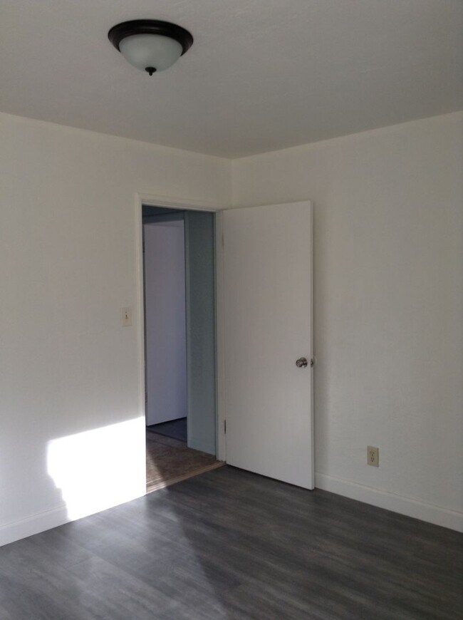 Foto del edificio - Cute Duplex front unit available