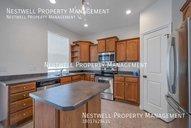 Building Photo - Gorgeous townhome in Draper