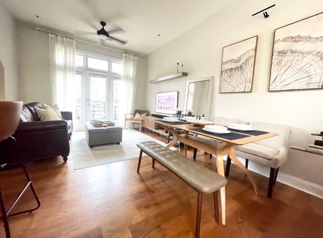 Building Photo - 914 Garden District Dr