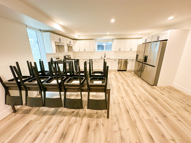 Building Photo - 1188 W 37th Dr