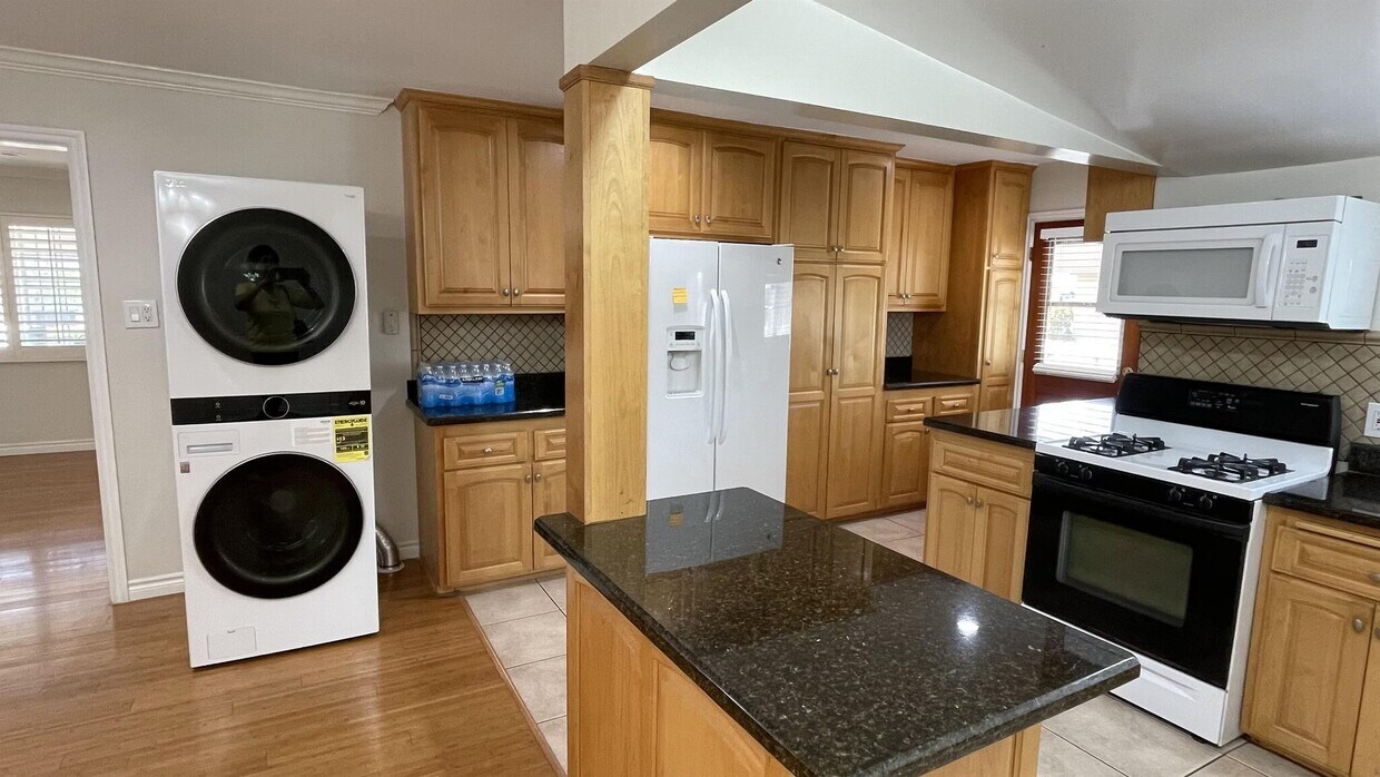 Primary Photo - 5138 W 141st St