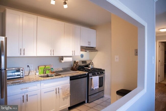 Foto del edificio - 2900 Kings Chapel Rd