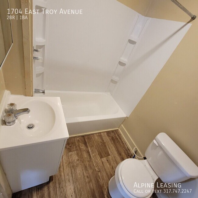 Foto del edificio - 1704 E Troy Ave